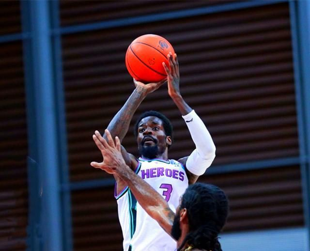 今晚欧篮联焦点战，金州勇士调整名单，气氛紧张，控场能力受关注的简单介绍